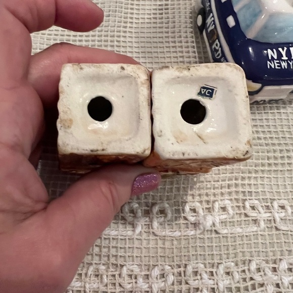 2 sets of Salt and Pepper Shakers. Minature OutHouse S&P and NYPD police car S&P - Picture 9 of 13